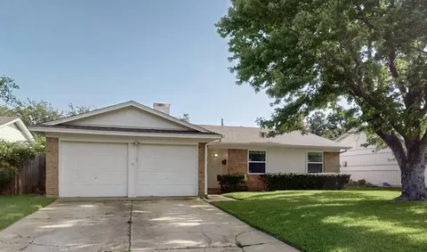 713 Dewberry Dr, Lewisville, TX 75067