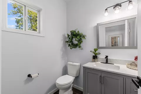 Bath - 749 E Marshall Ave, Cooper, TX 75432 photo 5 of 6