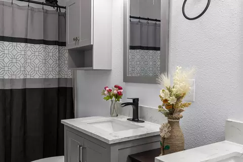 Bath - 749 E Marshall Ave, Cooper, TX 75432 photo 4 of 6