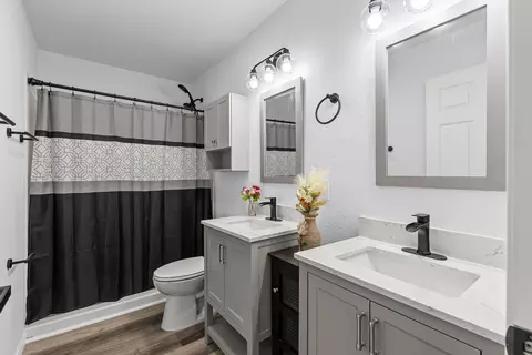 Bath - 749 E Marshall Ave, Cooper, TX 75432 photo 3 of 6