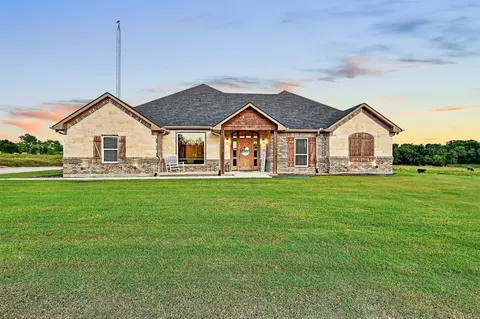 Exterior - 2340 Wright Rd, Sherman, TX 75092 photo 1 of 4