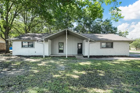 220 Ivy Ln, Hewitt, TX 76643