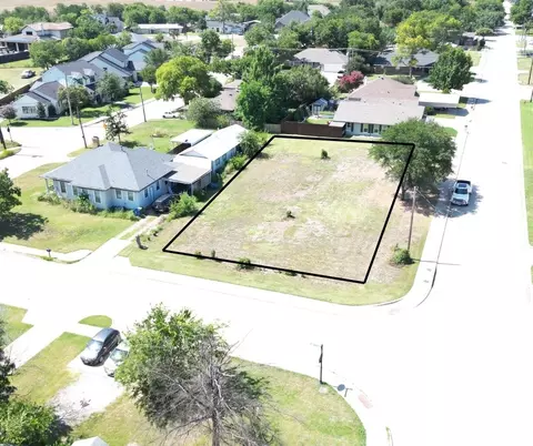 212 N Walnut St, Roanoke, TX 76262