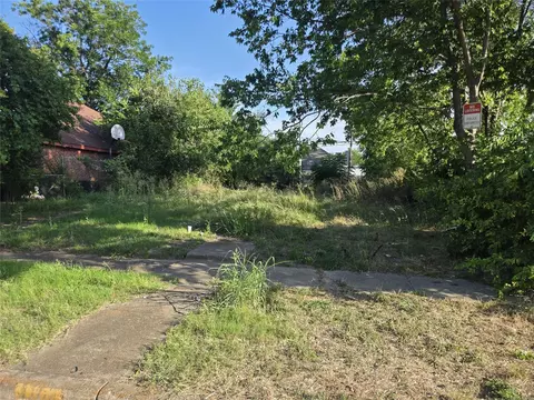 1104 Stella St, Fort Worth, TX 76104