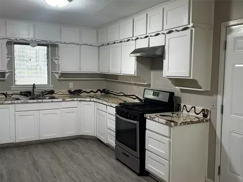 Kitchen - 400 E Liberty St, Pilot Point, TX 76258 photo 2 of 3