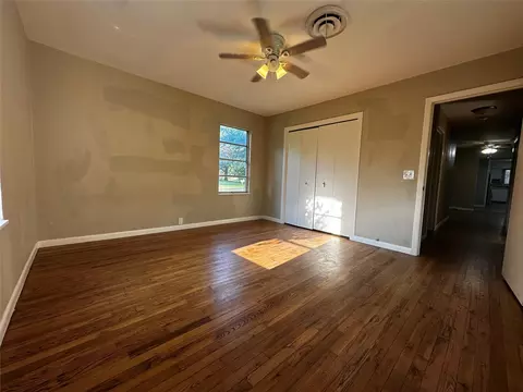 Bedroom - 400 E Liberty St, Pilot Point, TX 76258 photo 4 of 5