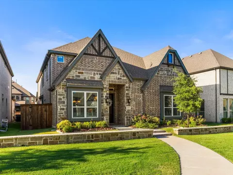 12556 Royal Oaks Ln, Farmers Branch, TX 75234