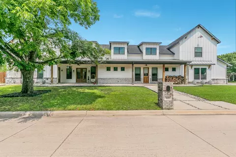 101 S Walnut St, Roanoke, TX 76262