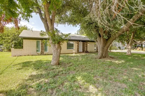 616 Timothy Dr, Burleson, TX 76028
