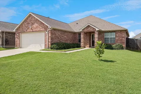 308 Valley Dr, Aubrey, TX 76227
