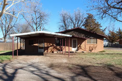 610 S 3rd St, Knox City, TX 79529