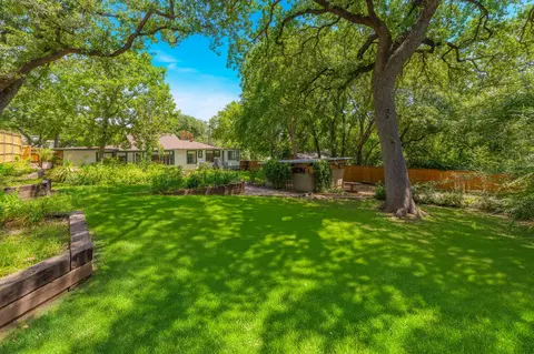 616 Woodland St, Denton, TX 76209