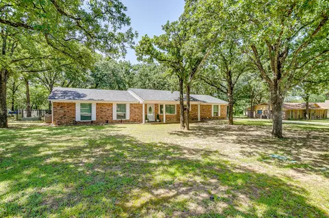 223 Bob White Trl, Burleson, TX 76028