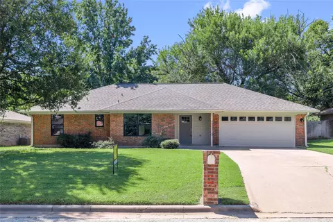 141 Blue Jay St, Stephenville, TX 76401