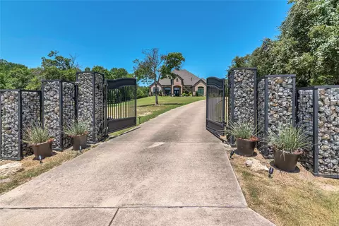 145 Ranch Creek Dr, Azle, TX 76020