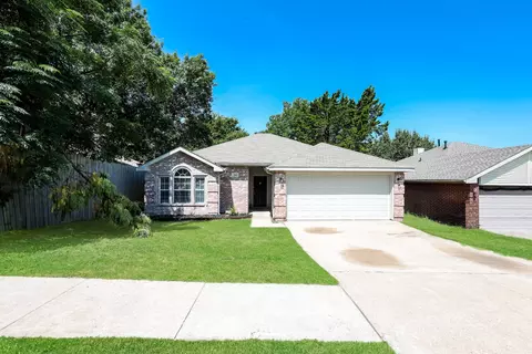 214 Cain Dr, Cedar Hill, TX 75104