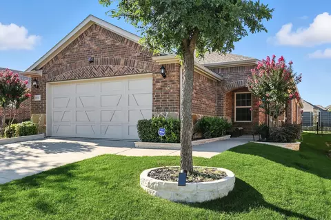 808 Freedom Ln, Aubrey, TX 76227