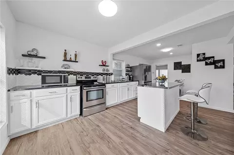 Kitchen - 1401 E Texas Ave, Mart, TX 76664 photo 2 of 3