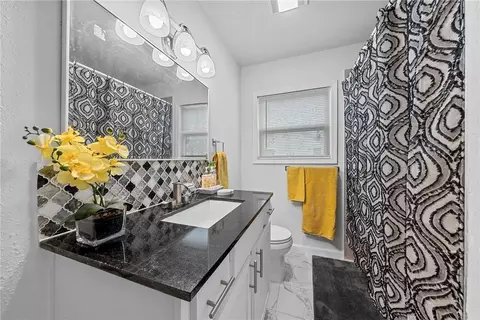 Bath - 1401 E Texas Ave, Mart, TX 76664 photo 1 of 1