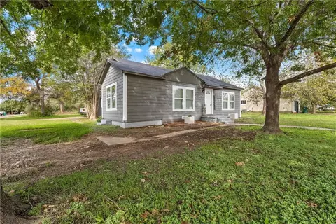 Exterior - 1401 E Texas Ave, Mart, TX 76664 photo 2 of 2