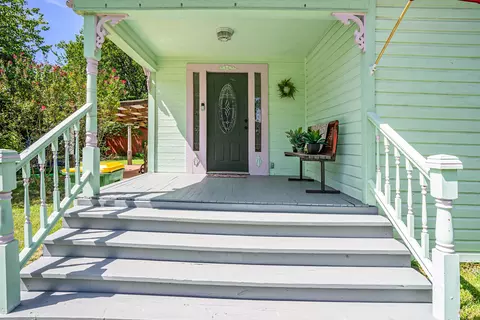 305 Scurlock St, Grandview, TX 76050