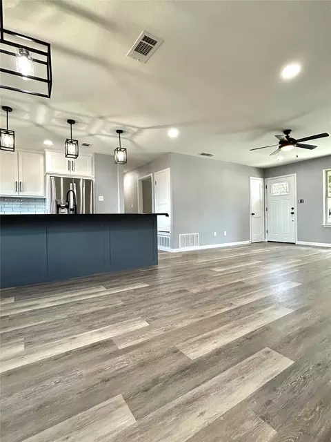 183 Oakland St, Graham, TX 76450