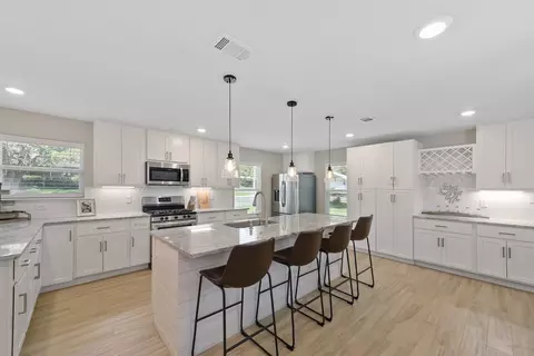 3900 Sundown Dr, Benbrook, TX 76116