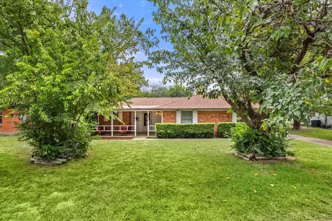202 N Summit St, Red Oak, TX 75154