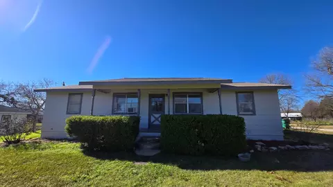 310 S Wickham St, Alvord, TX 76225