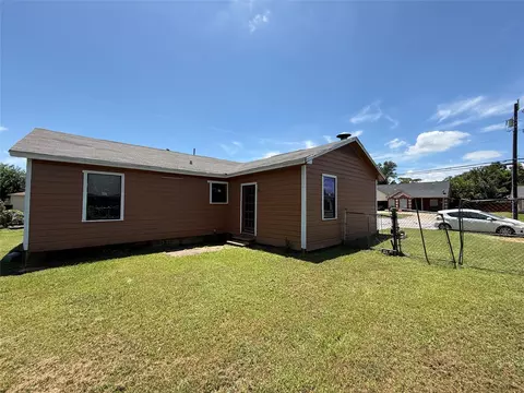915 S Rockwall Ave, Terrell, TX 75160