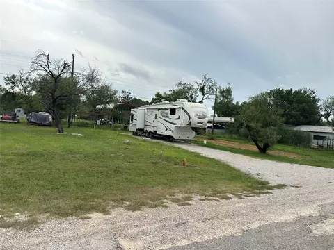 555657 Port Promontory, Comanche, TX 76442