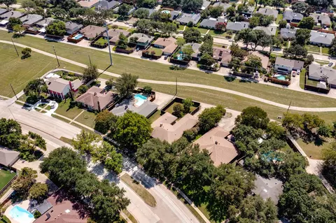 View/Area - 1002 E Spring Valley Rd, Richardson, TX 75081 photo 3 of 4