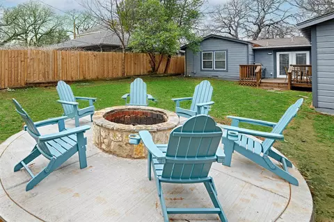425 N Elm St, Arlington, TX 76011