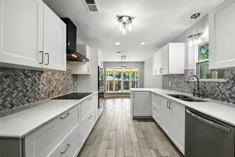 2205 Cambridge Dr, Hurst, TX 76054 photo 3