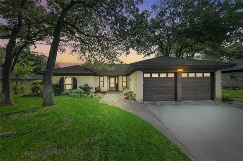 2205 Cambridge Dr, Hurst, TX 76054