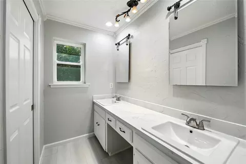 2205 Cambridge Dr, Hurst, TX 76054 photo 27