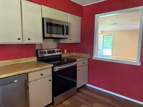 Kitchen - 102 Aztec Cir, Comanche, TX 76442 photo 3 of 4