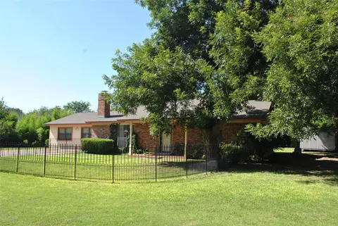 Exterior - 102 Aztec Cir, Comanche, TX 76442 photo 2 of 8