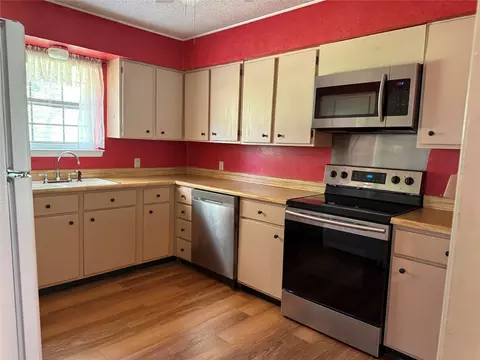 Kitchen - 102 Aztec Cir, Comanche, TX 76442 photo 4 of 4