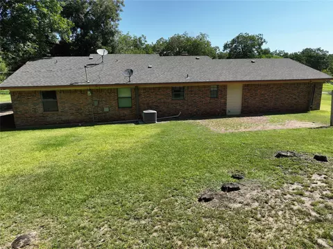 Exterior - 102 Aztec Cir, Comanche, TX 76442 photo 6 of 8