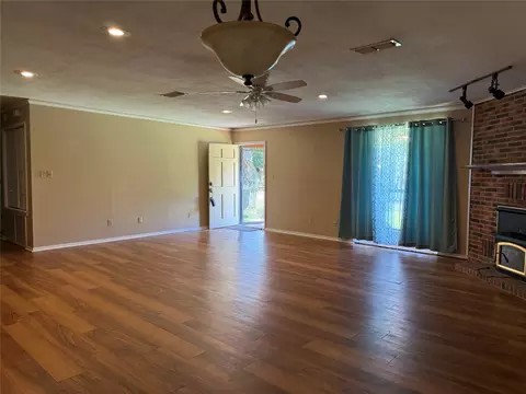 Living - 102 Aztec Cir, Comanche, TX 76442 photo 3 of 6