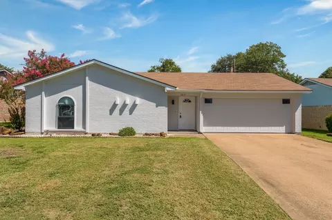1617 S Timber Ct, Benbrook, TX 76126