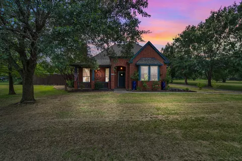 304 Janis Ln, Krugerville, TX 76227