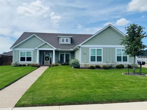 801 Secretariat Dr, Hewitt, TX 76643