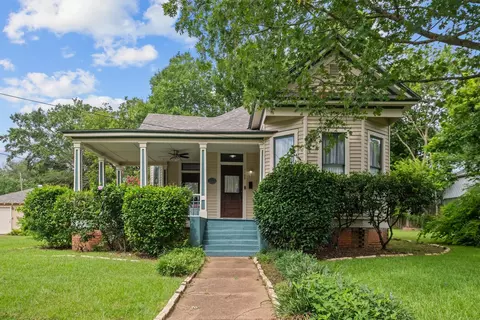 1105 N Sycamore St, Palestine, TX 75801