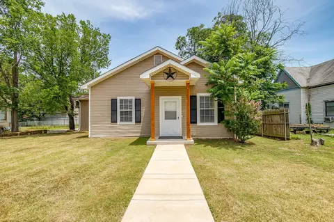 703 SW 5th Ave, Mineral Wells, TX 76067