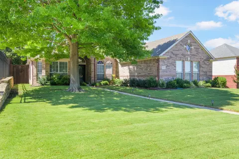 803 Manchester Dr, Mansfield, TX 76063