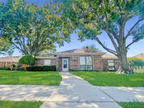 1027 Ridgeview Cir, Carrollton, TX 75007