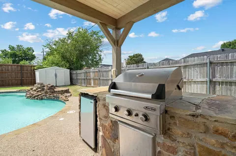 8829 Jason Ct, North Richland Hills, TX 76182