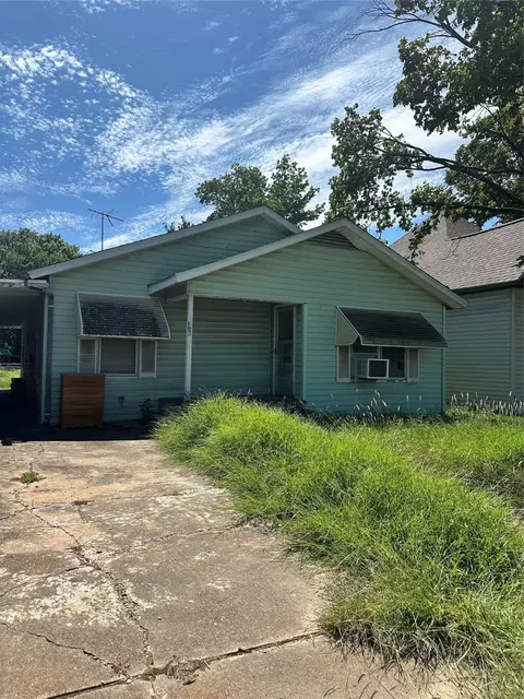 907 W Main St, Ennis, TX 75119